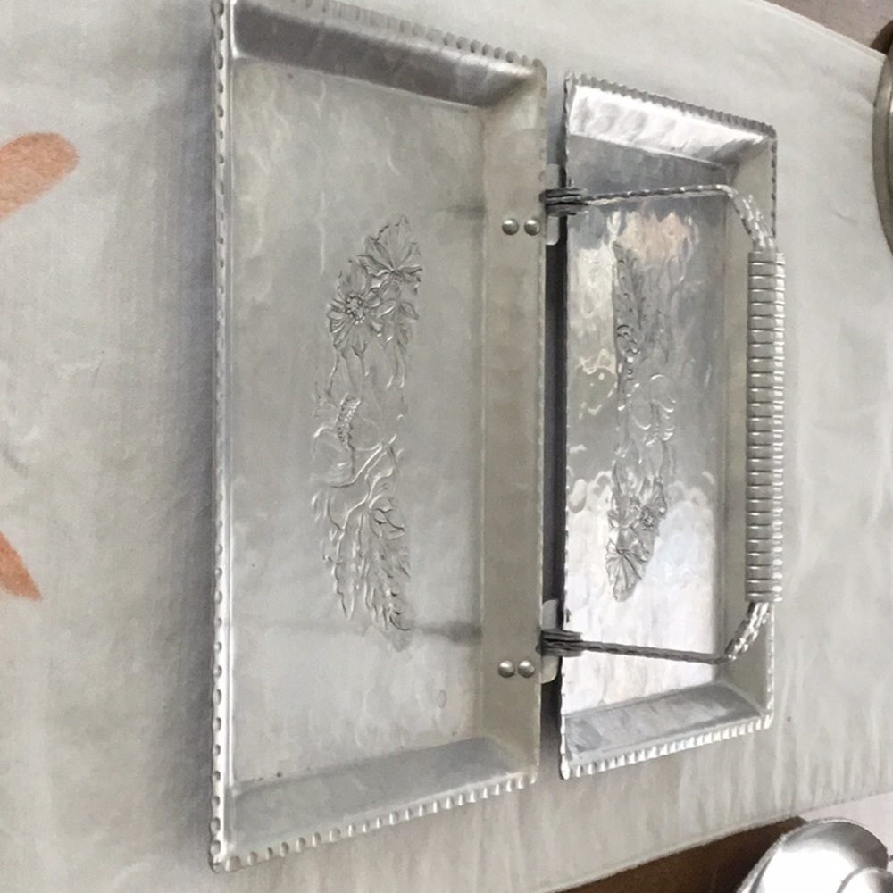 Hors d’oeuvres  tray in aluminum
